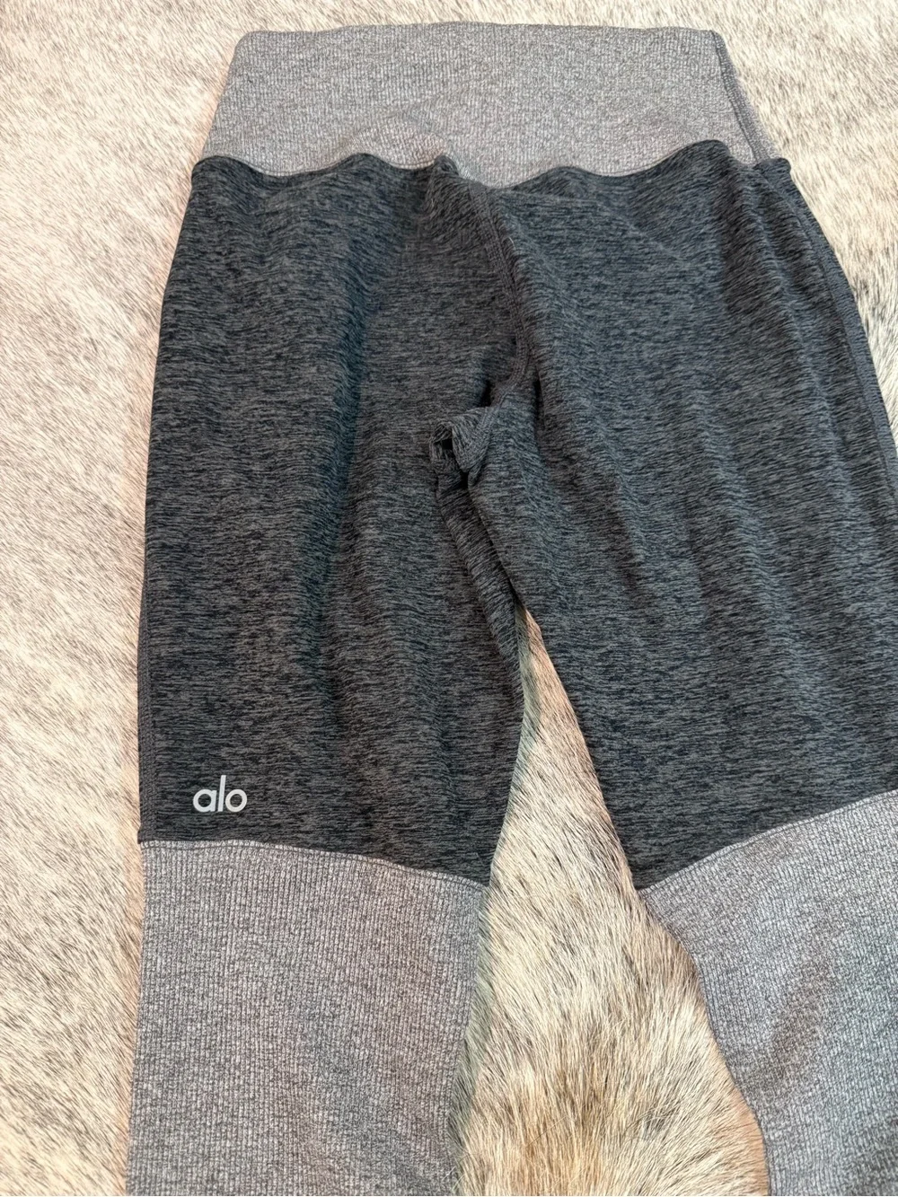 ALO Yoga Two-Tone Black and Gray Seamless Leggings